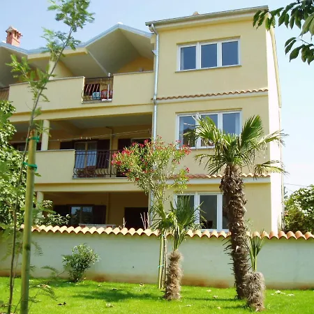Apartment Nina Rovinj Exterior photo
