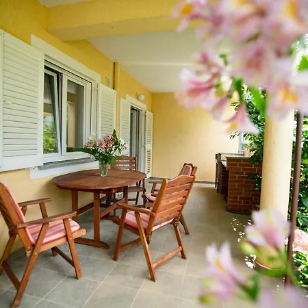Apartment Nina Rovinj Exterior photo