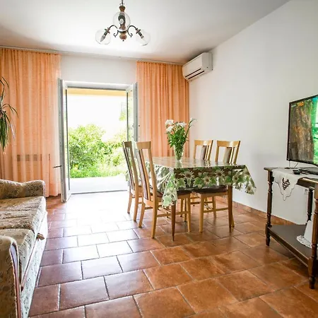 Apartment Nina Rovinj Exterior photo